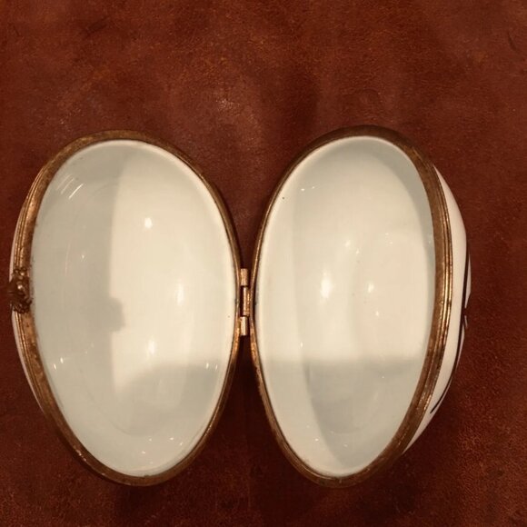 LIMOGES Vintage White Hand Made Porcelain Pink Blue Gold Floral Trinket Box Egg - Picture 10 of 10